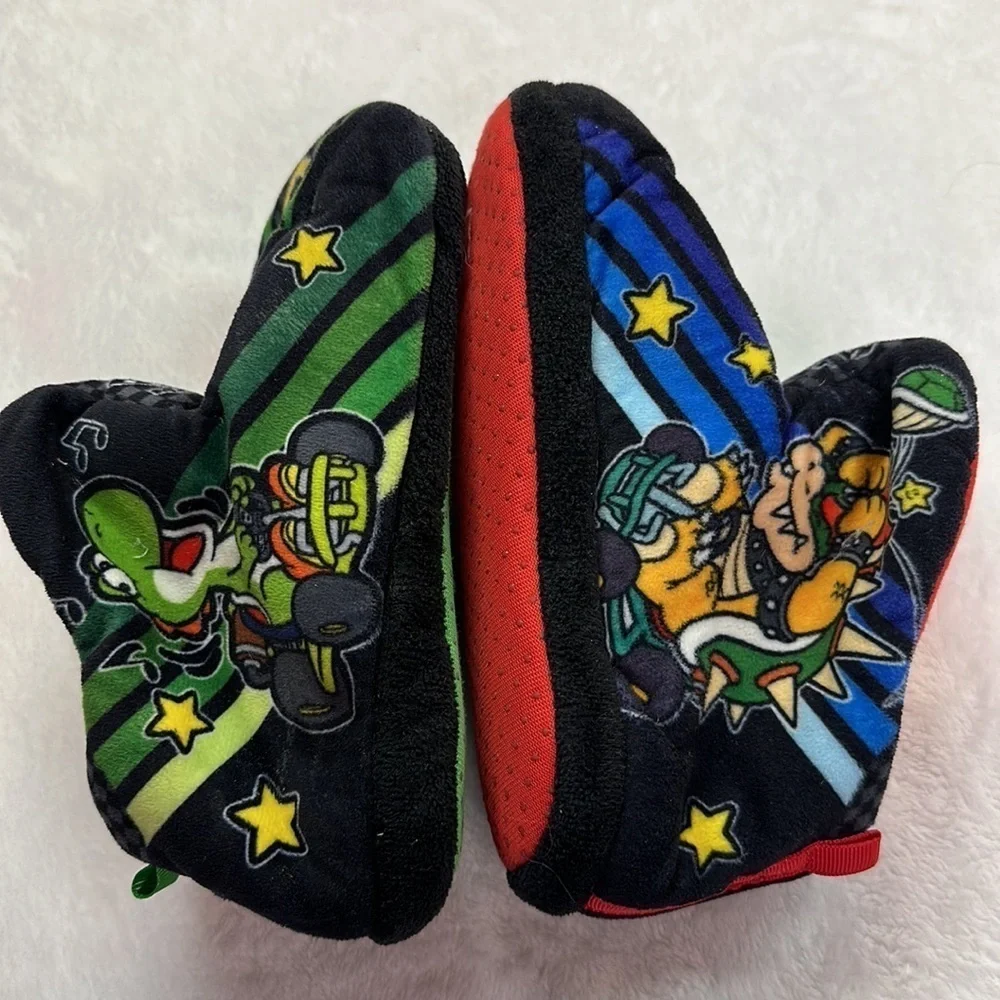 SG Footwear 2021 Nintendo Boys Super Mario Slippers Preowned Youth 13-1